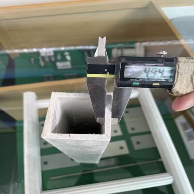 Profili di tubi rettangolari in FRP versatili realizzati in poliesteri epossidici e resine fenoliche che forniscono isolamento elettrico e durata